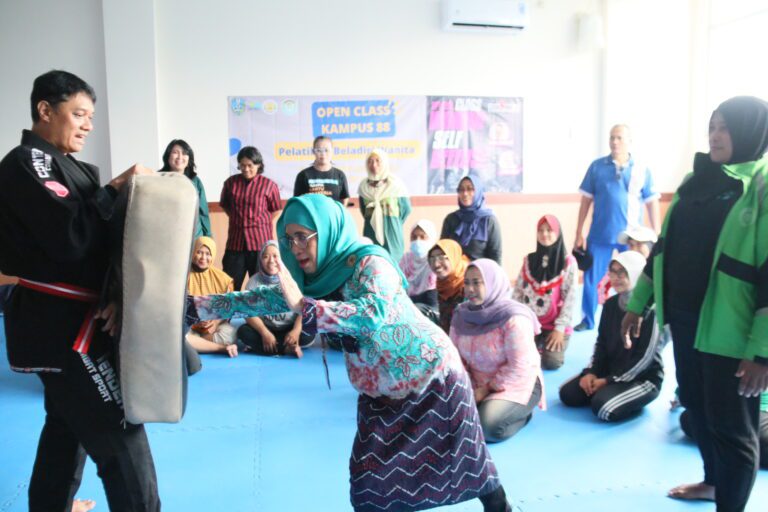 DP3AK Jatim Buka Kelas Ju Jitsu Bagi Ojol Perempuan
