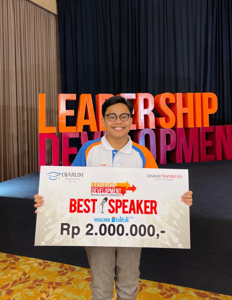 Mahasiswa UNAIR Raih Best Speaker Leadership Development Djarum Beasiswa Plus