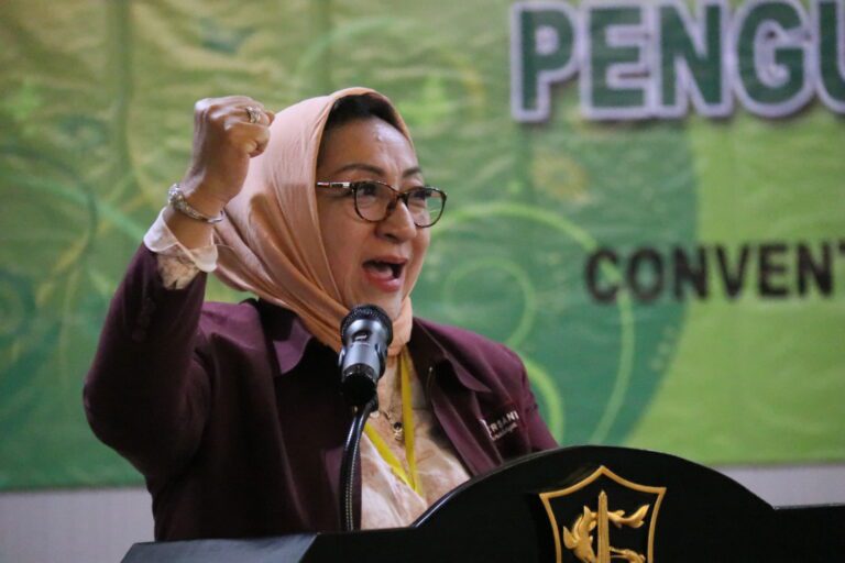 Aklamasi Pertiwi Ayu Krishna Ketua Umum Persani  Surabaya