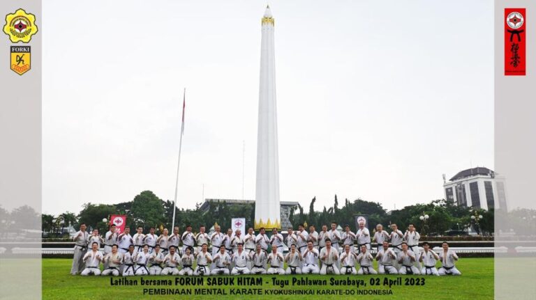 Perguruan Pembinaan Mental Karate Kyokushinkai Latihan Bersama  di Tugu Pahlawan