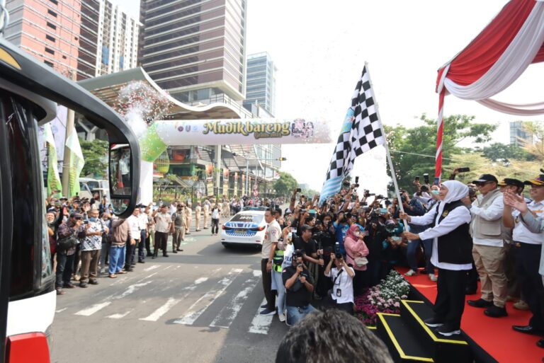 Berangkatkan 90 Bus Mudik Gratis, Gubernur Khofifah: Salam Hangat untuk Keluarga