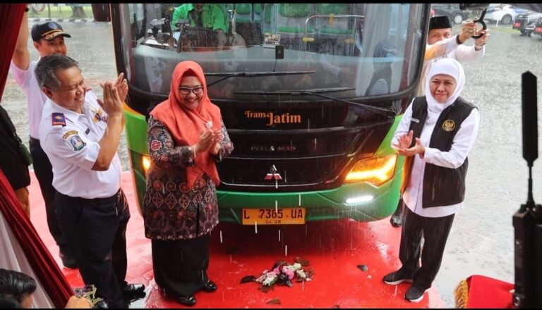 Gubernur Khofifah Luncurkan Tambahan 10 Armada Bus Trans Jatim Koridor I