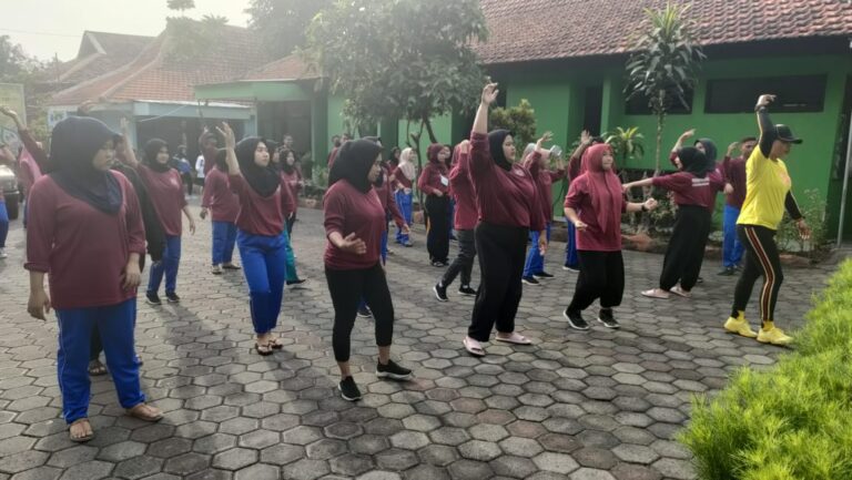 UPT PSTW Pasuruan Dinas Sosial Provinsi Jatim mengadakan kegiatan senam jasmani rutin