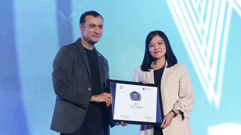 Adaptasi Brand Di Era Digital, J&T Express Meraih Indonesia Wow Brand Award 2023