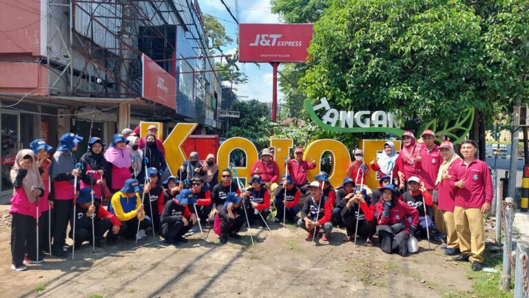 Implementasikan ‘SI JELITA MANIS,’ Pemprov Jatim-UPT RSBN Malang Dinsos Jatim ajak PM Distra edukasi OM di fasilitas umum.