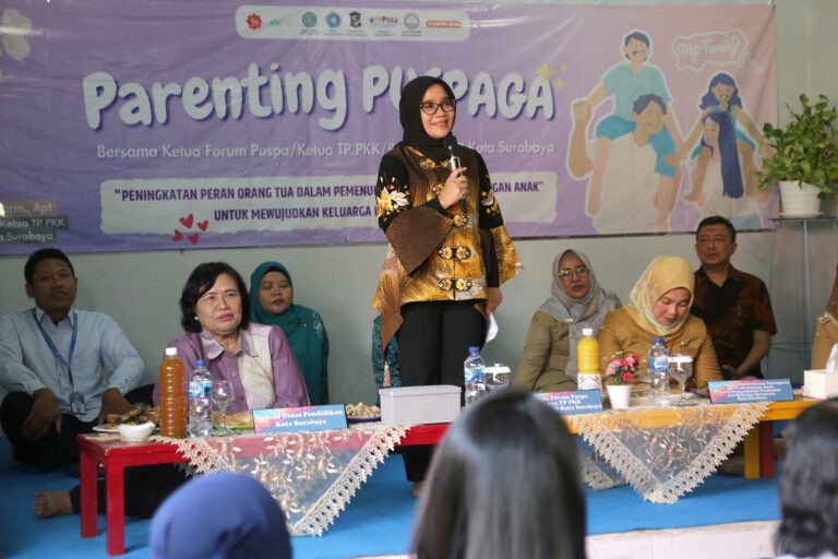 Wujudkan Keluarga Harmonis, Pemkot Surabaya Berikan Kelas Parenting Puspaga di Balai RW