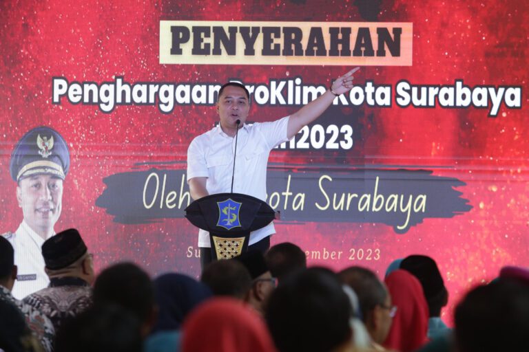 Wali Kota Eri Serahkan Penghargaan Proklim 2023 kepada 11 Kampung