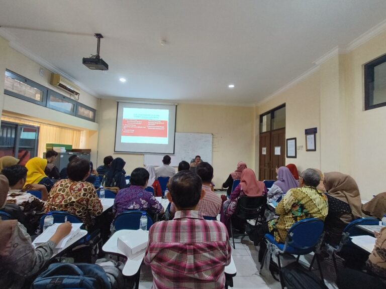 Pelatihan “Researched Based Learning” untuk Guru Geografi di Jawa Timur