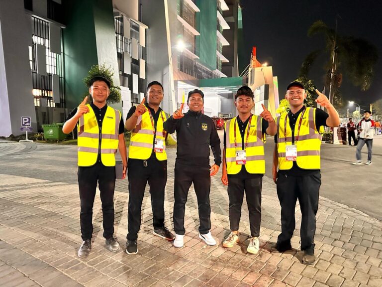 40 Mahasiswa UNESA Ambil Bagian Jadi Steward di FIFA World Cup U-17, Begini Kisah Uniknya Sepanjang Laga