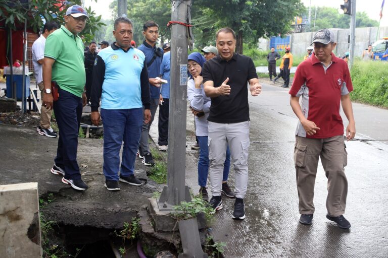 Pemkot Surabaya Bangun Tanggul Sepanjang 2,5 Kilometer di Pakal