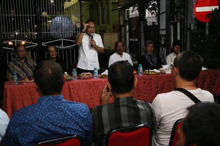 Usulan Warga Soal PJU di Tahun 2023 Terealisasi, Wali Kota Eri Targetkan Saluran dan Paving Rampung Mei