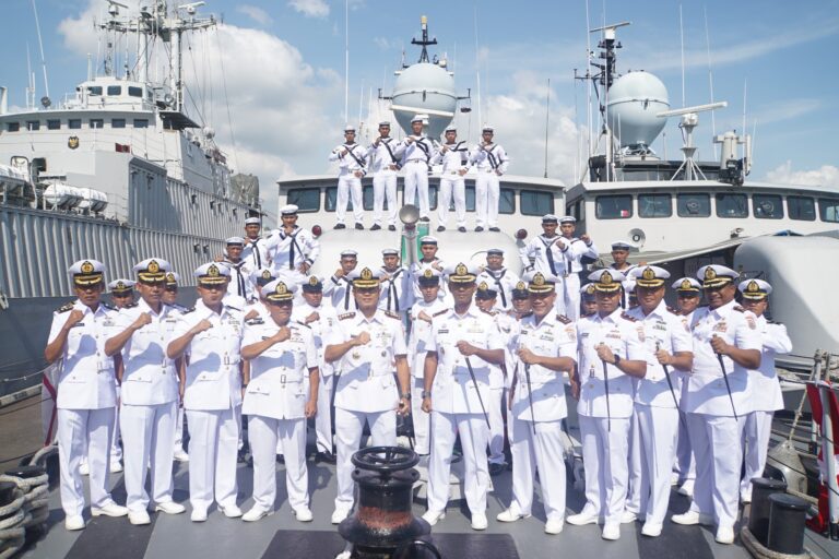 Dansatkat Koarmada II Pimpin Upacara Pengukuhan Jabatan Komandan KRI Keris-624