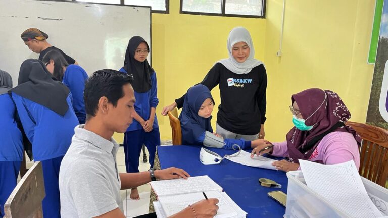 Cegah Sakit Selama Ramadhan, UPT RSBKW Kediri Laksanakan Cek Kesehatan Rutin