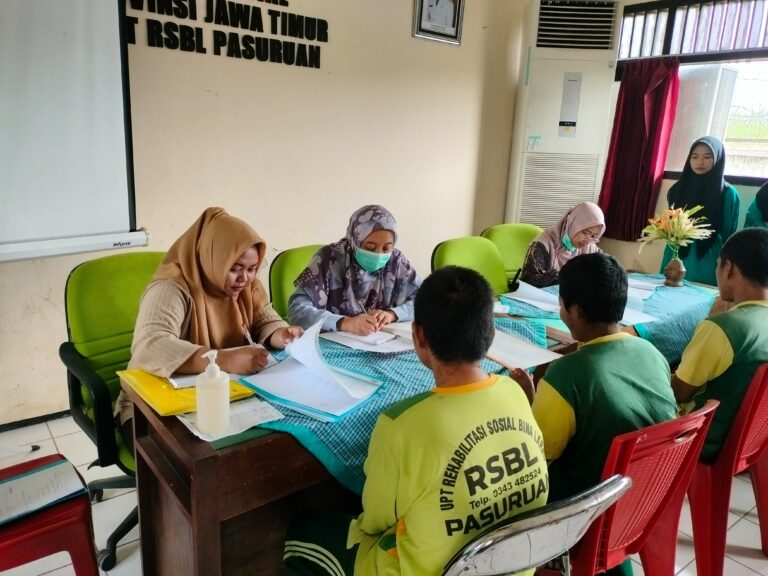 UPT RSBL Pasuruan Periksa Kesehatan Jiwa Penerima Manfaat
