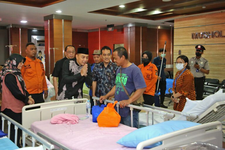 Wali Kota Eri Cahyadi Berikan Dukungan Moral kepada Pasien RS Unair Terdampak Gempa