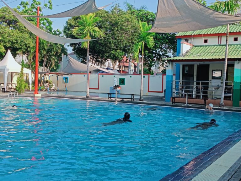 Berjalan dan Berenang di Kolam Salah Satu Solusi Atasi Beberapa Sakit