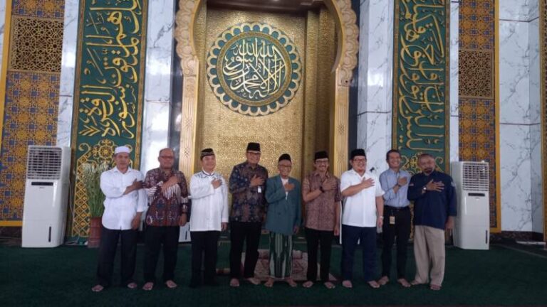 Deputi Gubernur BI Lakukan Safari Ramadan di Masjid Al-Akbar Surabaya