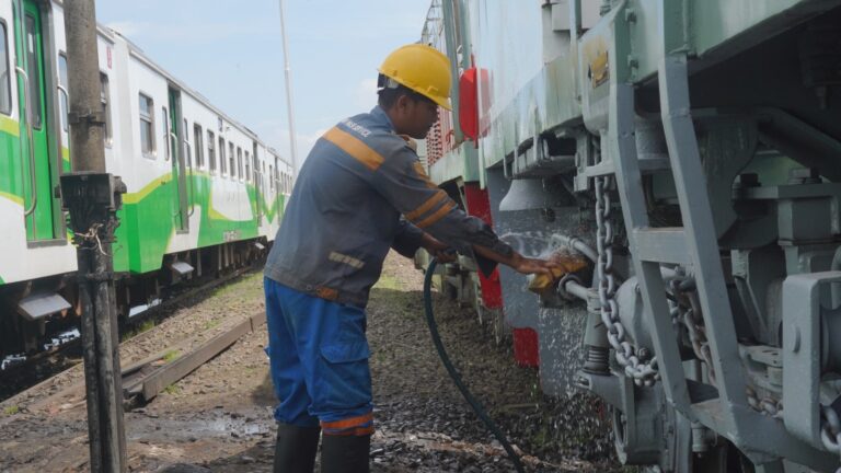 Angkutan Lebaran 2024, KAI Daop 8 Surabaya Siapkan 59 Lok dan 341 Kereta