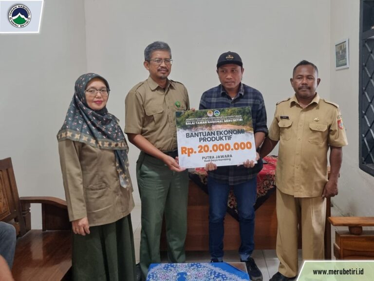 Balai Taman Nasional Meru Betiri Salurkan Bantuan Ekonomi Produktif ke Masyarakat Desa Penyangga