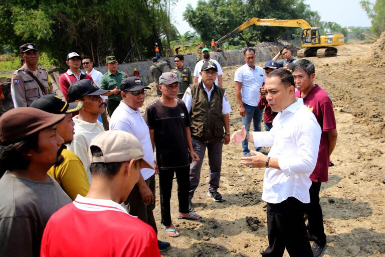 Libatkan Warga Tangani Banjir Surabaya Barat, Wali Kota Eri Cahyadi: Sempat Kita Diskusikan Bersama RT/RW