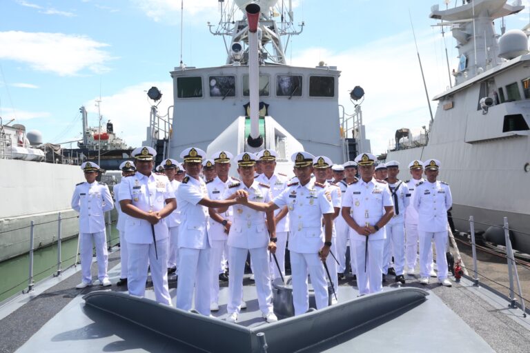 Tongkat Komando KRI Singa-651 Resmi Diserahterimakan