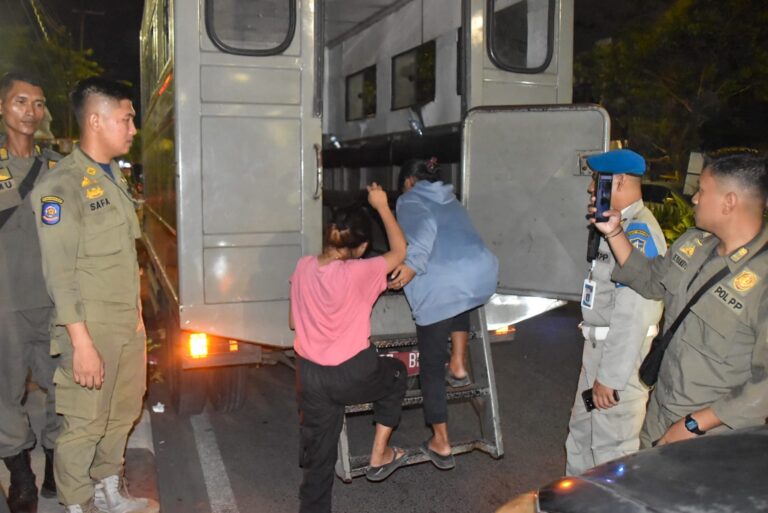 Satpol PP Surabaya Amankan 3 Remaja yang Pesta Miras saat Ramadan