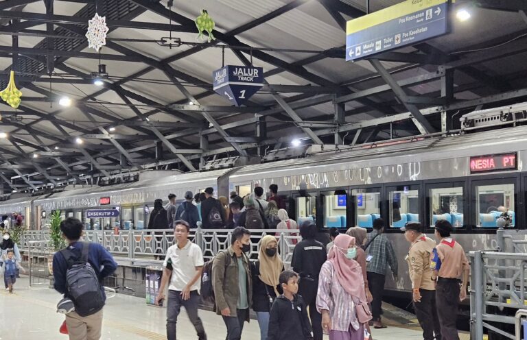 Lebaran 2024, KAI Commuter Wilayah Daop 8 Sukses Layani 878 Ribu Lebih Pengguna Kereta