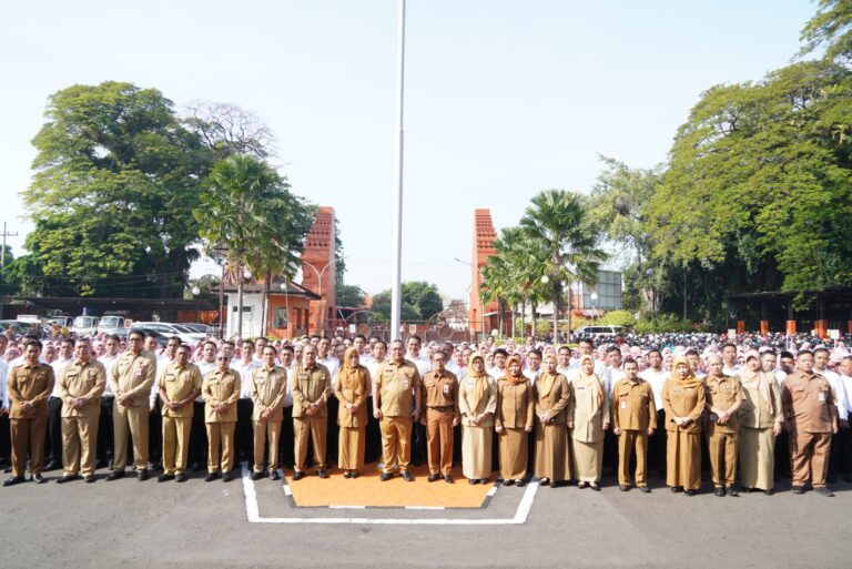 Bupati Mojokerto Serahkan SK Pengangkatan 556 PPPK Guru