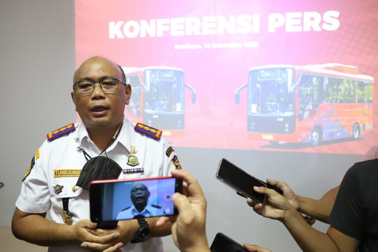Pemkot Surabaya Gandeng Polri dan Kogartap III Antisipasi Parkir Liar di KBS Saat Libur Lebaran