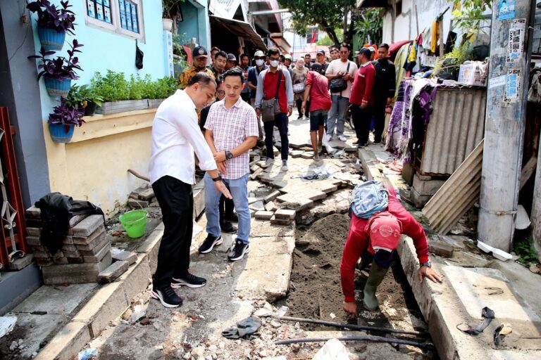 Pengerjaan Box Culvert Dukuh Kupang Sebabkan Banjir, Wali Kota Eri Cahyadi Minta Maaf kepada Warga Surabaya