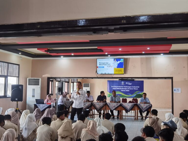 Disnakertrans Jatim Laksanakan Penmas HI di SMK I Sidoarjo