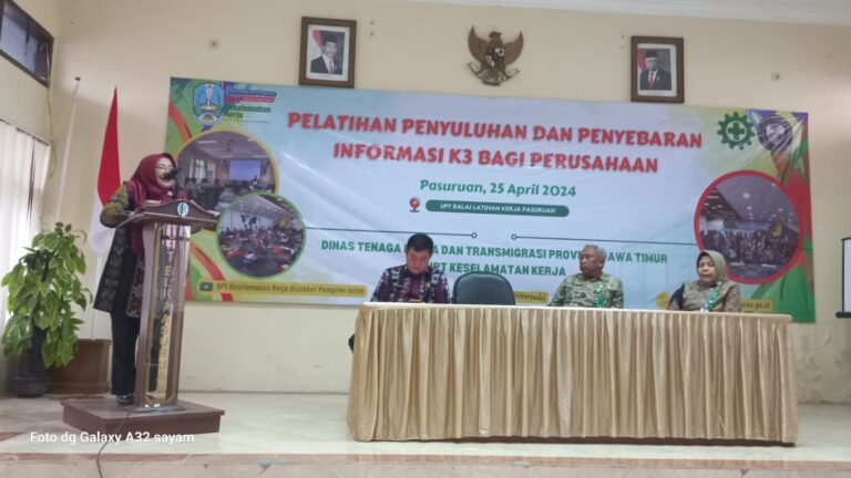 Kepala UPT Keselamatan Kerja Surabaya Membuka Penyuluhan dan Penyebaran Informasi K3