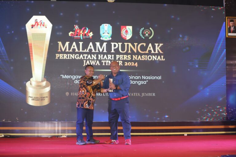 Johanes Koento, Mendapatkan Penghargaan Pembina Olahraga dari PWI Jatim