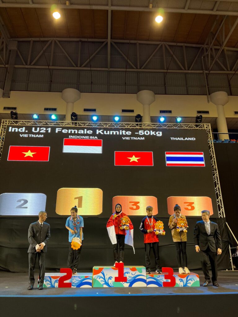 Karateka Putri dari Perguruan INKANAS JATIM Sumbang Medali Emas di SEAKF 2024