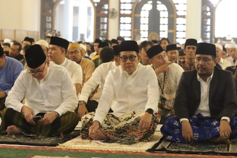 Sholat Id 1445 H di MAS, Pj Gubernur Jatim Sampaikan Idul Fitri Momen Refleksi Rasa Syukur
