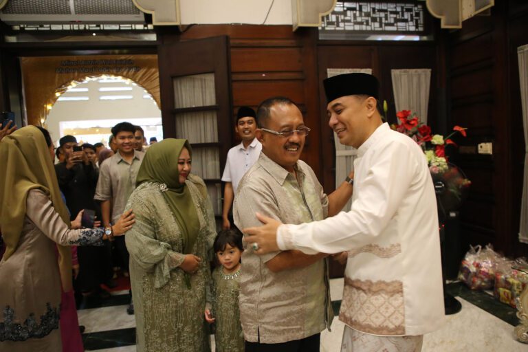 Gelar Open House di Rumah Dinas, Wali Kota Eri Cahyadi: Ini Rumahnya Masyarakat Surabaya