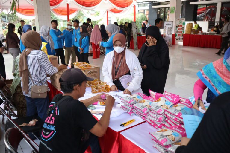 Kendalikan Inflasi Jelang Idul Adha, Pemkot Gelar Pasar Murah di Surabaya Barat