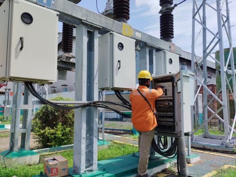 Antisipasi Cuaca Ekstrem, PLN UIT JBM Inspeksi Gardu Induk