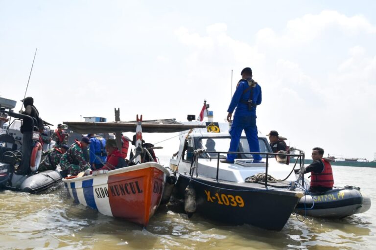 Satpol PP dan DKPP Surabaya Gencar Patroli Laut, Awasi Penggunaan Alat Tangkap Ikan Ilegal