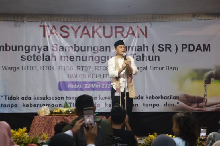 Akhirnya Teraliri Air PDAM Setelah 25 Tahun, Ratusan Warga Keputih Tegal Baru Gelar Tasyakuran bersama Wali Kota Eri Cahyadi