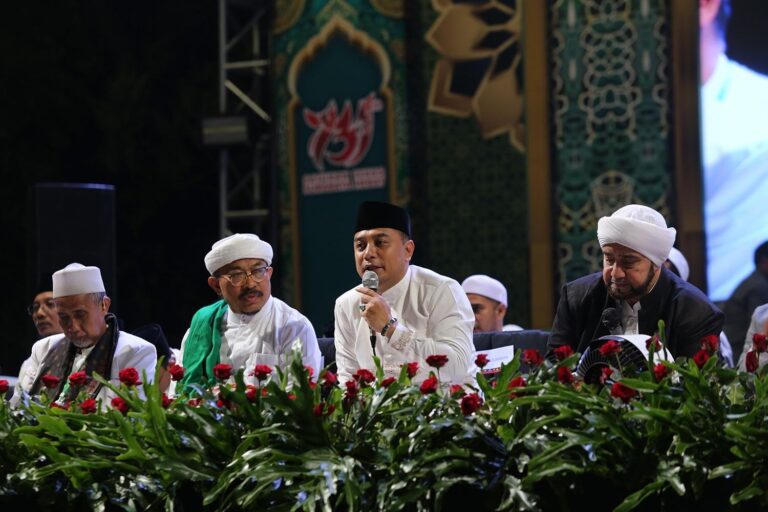 Dihadiri Ribuan Jemaah, Salawat Bersama Habib Syech Menggema Jelang HJKS ke-731