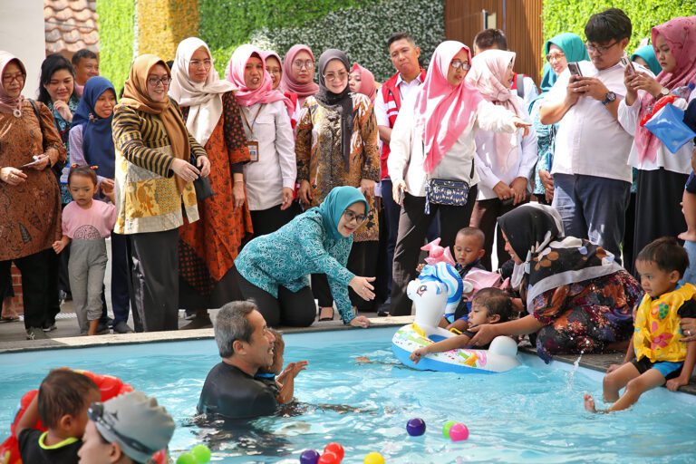 Kolam Renang Tirta Bunda Dilengkapi Tempat Bermain Anak hingga Instruktur Pendamping