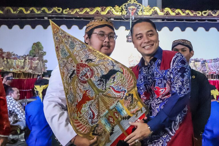 Sambut Hari Jadi Kota Surabaya ke-731, Pemkot Gelar Ruwat dan Pagelaran Wayang di Tugu Pahlawan