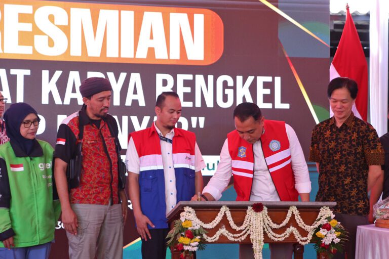 Wali Kota Eri Luncurkan Pitstop Manyar, Subsidi Servis dan Ganti Oli bagi Driver Online Surabaya