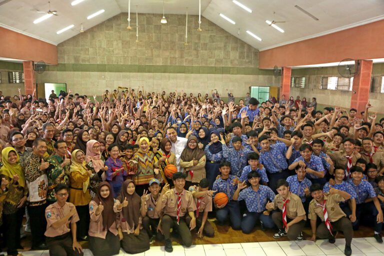 Berikan Motivasi Siswa GIKI 1 Surabaya, Wali Kota Eri Cahyadi Minta Tak Bedakan Sekolah Negeri dan Swasta