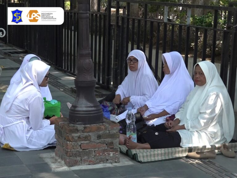 Jemaah Pengajian Gus Iqdam Mulai Padati Balai Kota Surabaya Sejak Jumat Siang