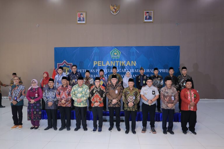 Pelantikan PPIH Embarkasi Surabaya 2024, Pj Gubernur Minta Petugas Terapkan Tiga Prinsip