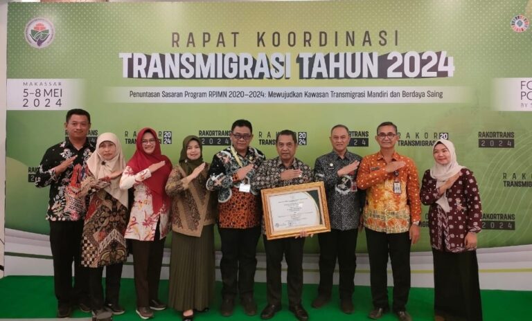 Mewakili Jatim, Madiun Mendapatkan Penghargaan dari Menteri Transmigrasi