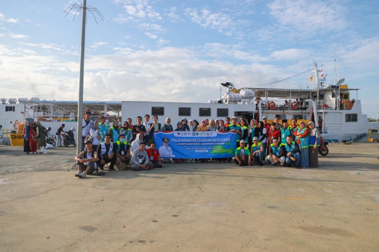 Yankes Bergerak Beri Layanan Kesehatan Gratis 563 Pasien Pulau Raas Sumenep, Pj. Gubernur Adhy: Ini Ikon Program Jawa Timur untuk Masyarakat Daerah Terpencil dan Terluar