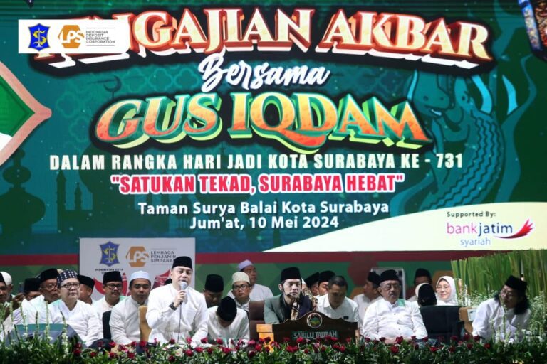 Puluhan Ribu Jemaah Padati Balai Kota, Gus Iqdam Doakan Surabaya Makin Rukun dan Berkah